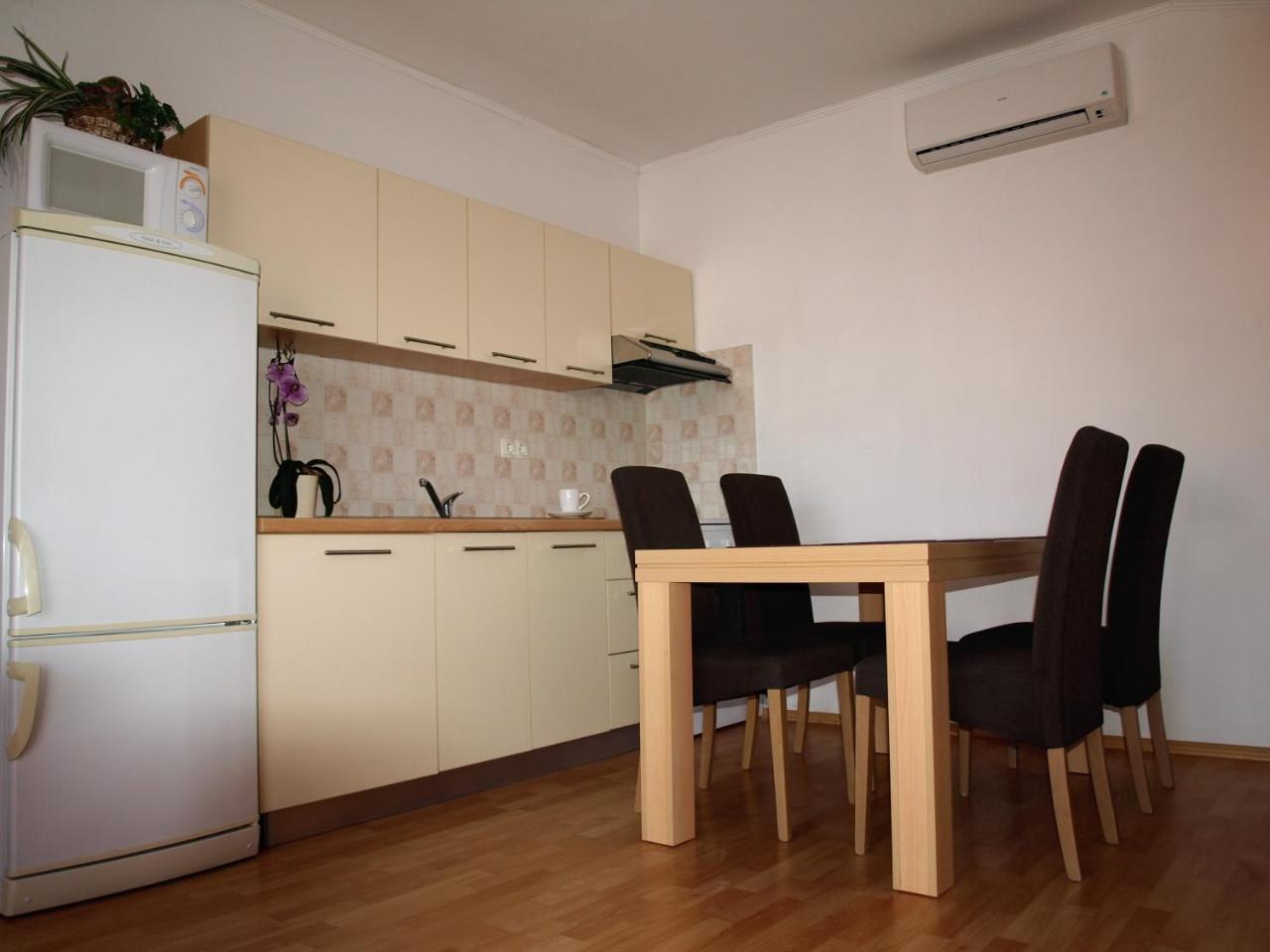 Adriatic Apartment *