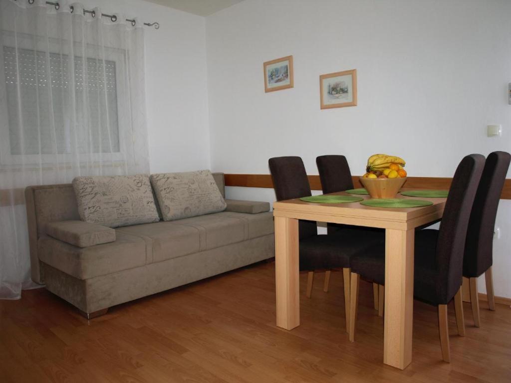 Apartma Adriatic *